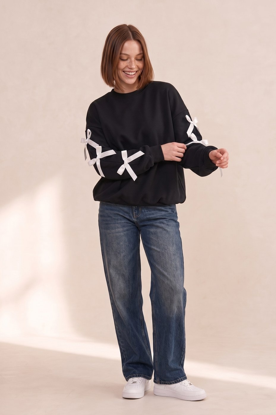 Bow Sweatshirt — Black